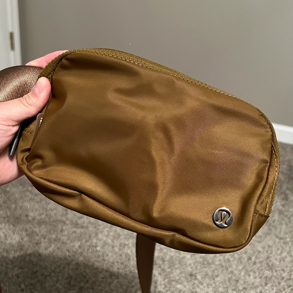 SOLD NWOT Lululemon Everywhere Belt Bag - Burnt Caramel - Picture 2 of 4